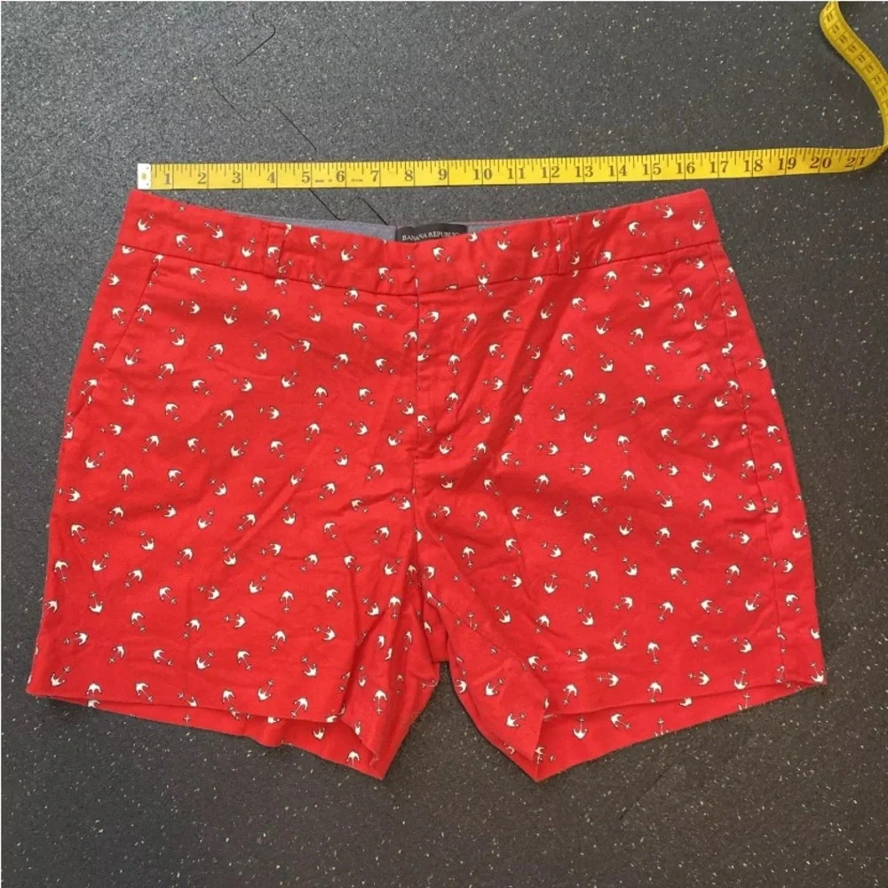 Banana republic Shorts Womens size 10 red with white anchor  5” Inseam Nice Cond - Picture 3 of 10